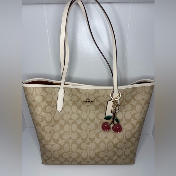 Coach City Tote Bag In Signature Canvas - Picture 1 of 7